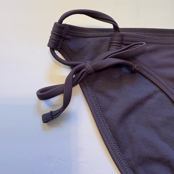Xhilaration Purple Bikini‎ Bottom Small with Adjustable Side Ties Swimsuit Beach - Picture 2 of 4